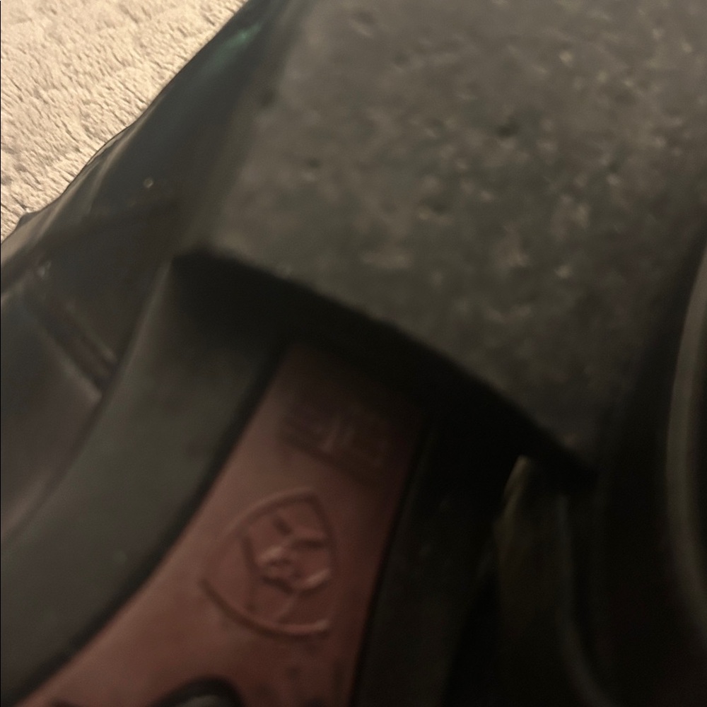 Ariat - Picture 11 of 16